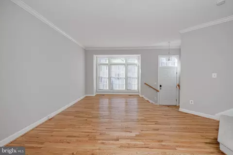 Living - 6661 Debra Lu Way, Springfield, VA 22150 photo 4 of 8