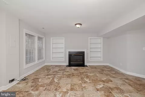 Living - 6661 Debra Lu Way, Springfield, VA 22150 photo 7 of 8