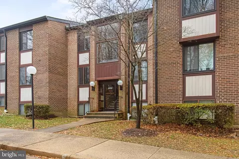 9725 Kings Crown Ct #101, Fairfax, VA 22031