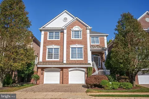8016 Wolftrap Rd, Dunn Loring, VA 22027