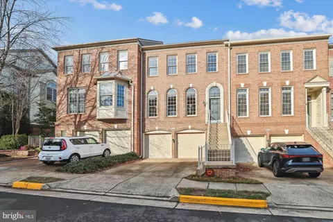 9517 Lagersfield Cir, Vienna, VA 22181