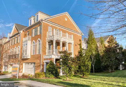4073 Clovet Dr #12, Fairfax, VA 22030