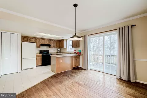 Kitchen - 5719 Mason Bluff Dr, Burke, VA 22015 photo 2 of 6