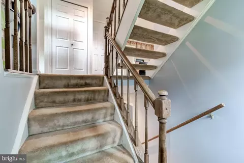 Entry Way - 5719 Mason Bluff Dr, Burke, VA 22015 photo 2 of 5