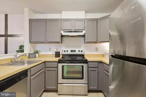 7710 Lexton Pl #D, Springfield, VA 22152 photo 10