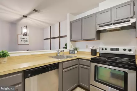 7710 Lexton Pl #D, Springfield, VA 22152 photo 11