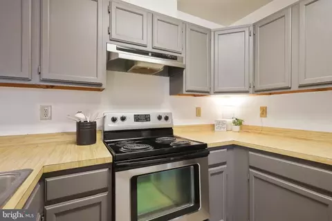 7710 Lexton Pl #D, Springfield, VA 22152 photo 12