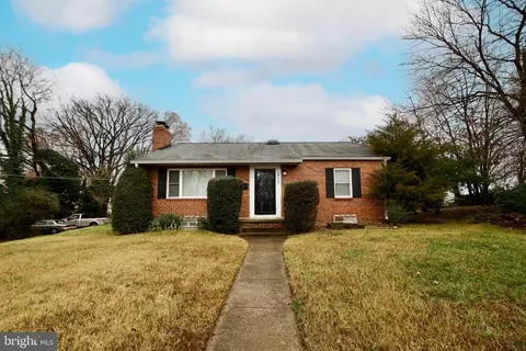 2712 James Dr, Alexandria, VA 22303