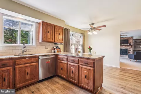 7122 Rolling Forest Ave, Springfield, VA 22152 photo 12