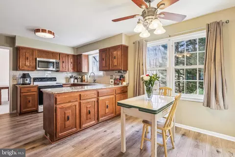 7122 Rolling Forest Ave, Springfield, VA 22152 photo 15