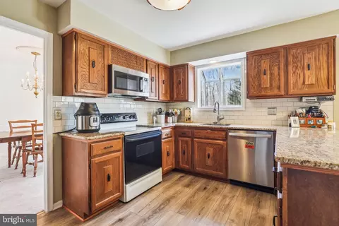 7122 Rolling Forest Ave, Springfield, VA 22152 photo 13