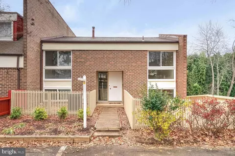 11350 Links Dr, Reston, VA 20190