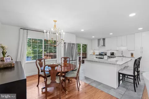 7223 Galgate Dr, Springfield, VA 22153 photo 2
