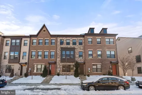 3049 Alan Shepard St, Herndon, VA 20171
