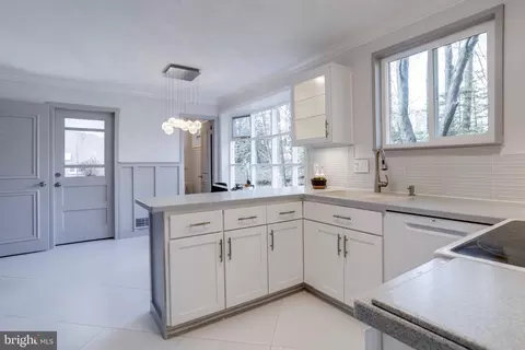 10006 E Constable Ct, Fairfax, VA 22032 photo 9