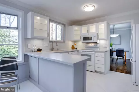 10006 E Constable Ct, Fairfax, VA 22032 photo 8