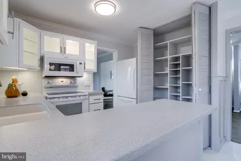 10006 E Constable Ct, Fairfax, VA 22032 photo 3