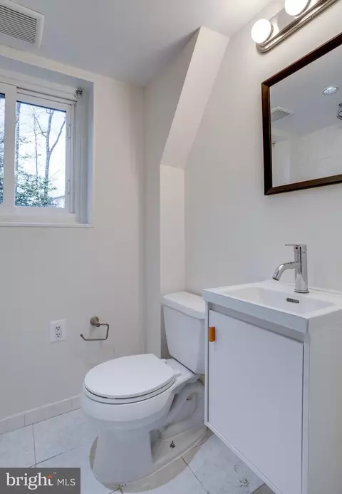 10006 E Constable Ct, Fairfax, VA 22032 photo 15