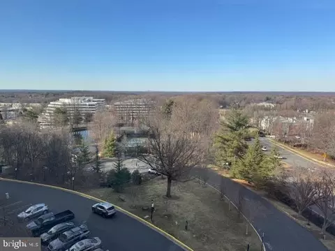 View/Area - 8380 Greensboro Dr #626, Mclean, VA 22102 photo 2 of 5