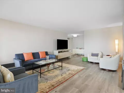 Living - 8380 Greensboro Dr #626, Mclean, VA 22102 photo 2 of 4