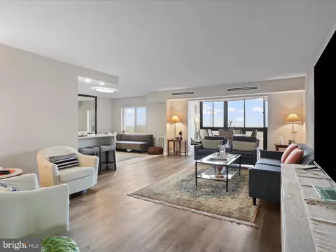 Living - 8380 Greensboro Dr #626, Mclean, VA 22102 photo 3 of 4