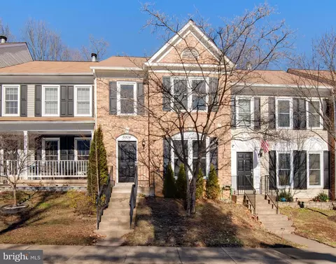 6004 Rockton Ct, Centreville, VA 20121