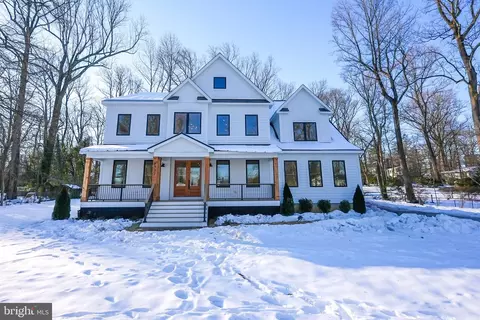 8937 Walker St, Fairfax, VA 22032