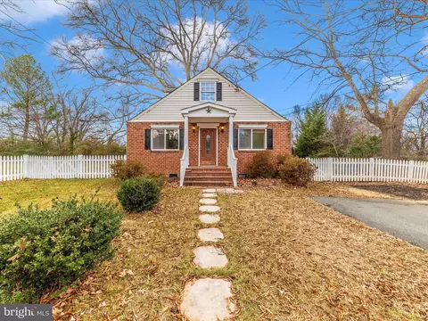 4704 Gloucester Rd, Alexandria, VA 22312