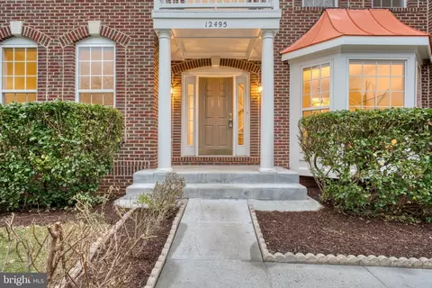 12495 Cliff Edge Dr, Herndon, VA 20170