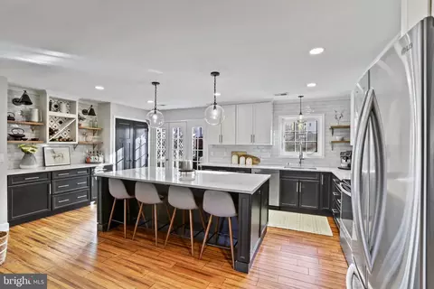 3923 Green Look Ct, Fairfax, VA 22033