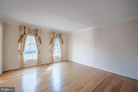 Living - 8530 Silverview Dr, Lorton, VA 22079 photo 6 of 10