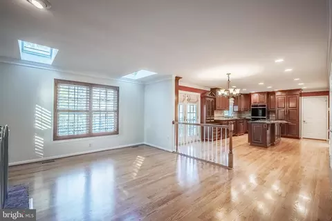 Living - 8530 Silverview Dr, Lorton, VA 22079 photo 2 of 10