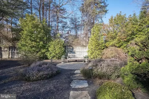 Exterior - 8530 Silverview Dr, Lorton, VA 22079 photo 10 of 17