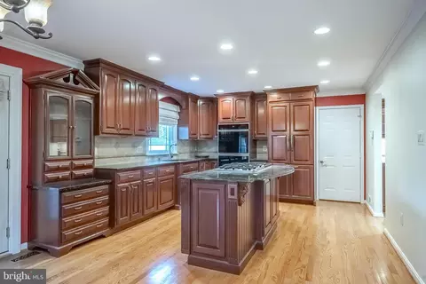 Kitchen - 8530 Silverview Dr, Lorton, VA 22079 photo 2 of 4