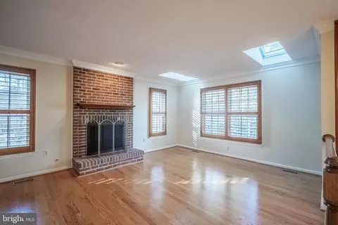 Living - 8530 Silverview Dr, Lorton, VA 22079 photo 4 of 10