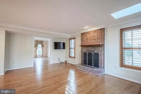 Living - 8530 Silverview Dr, Lorton, VA 22079 photo 5 of 10