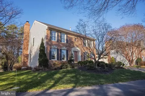 8530 Silverview Dr, Lorton, VA 22079