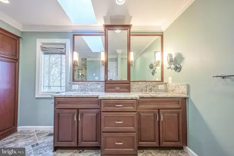 Bath - 8530 Silverview Dr, Lorton, VA 22079 photo 2 of 3