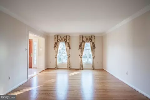 Living - 8530 Silverview Dr, Lorton, VA 22079 photo 9 of 10