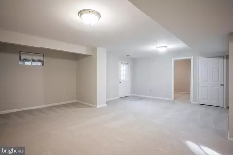 Living - 8530 Silverview Dr, Lorton, VA 22079 photo 10 of 10