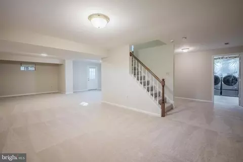 Entry Way - 8530 Silverview Dr, Lorton, VA 22079 photo 8 of 8
