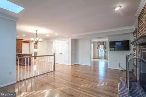Living - 8530 Silverview Dr, Lorton, VA 22079 photo 3 of 10