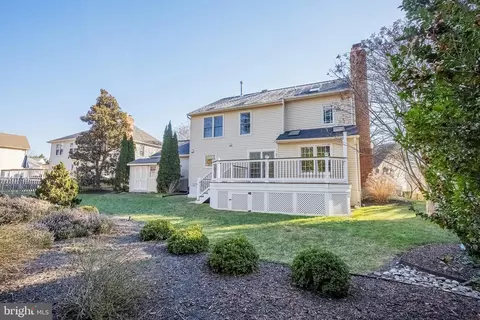 Exterior - 8530 Silverview Dr, Lorton, VA 22079 photo 4 of 17