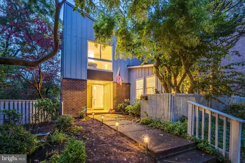 11540 Links Dr, Reston, VA 20190 photo 3