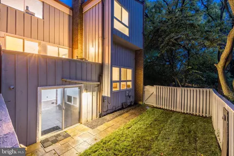 11540 Links Dr, Reston, VA 20190 photo 6