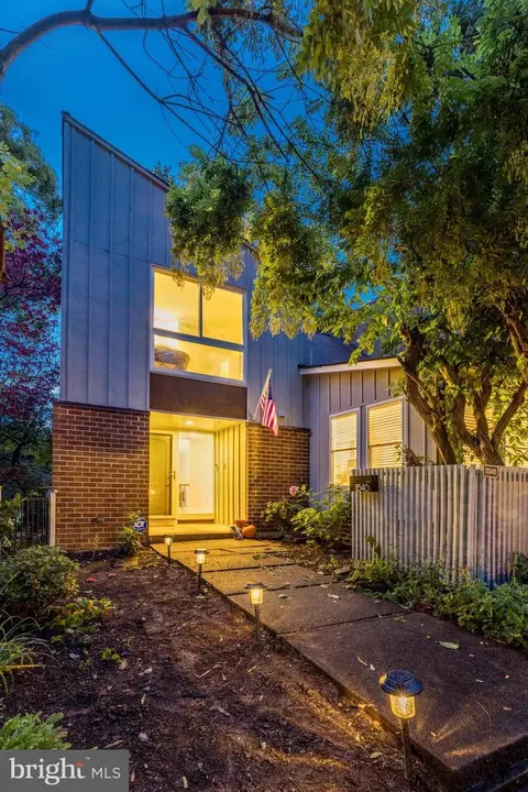 11540 Links Dr, Reston, VA 20190 photo 4