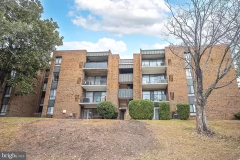 4416 Island Pl #102, Annandale, VA 22003
