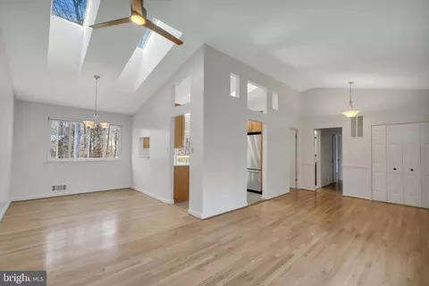 9012 Brook Ford Rd, Burke, VA 22015 photo 10