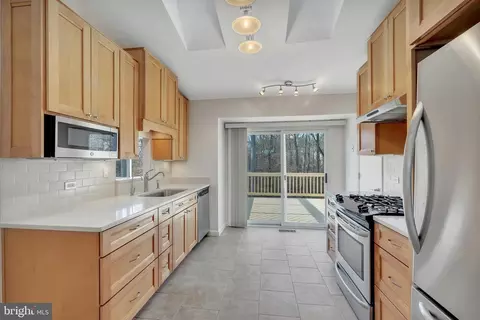 9012 Brook Ford Rd, Burke, VA 22015 photo 6