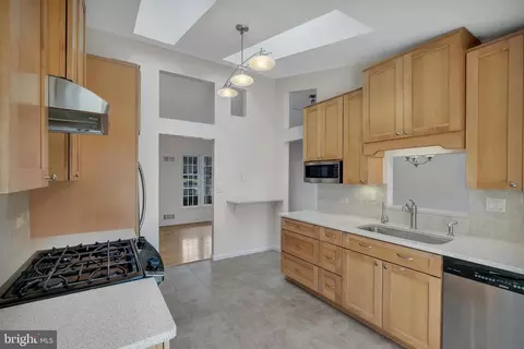 9012 Brook Ford Rd, Burke, VA 22015 photo 8